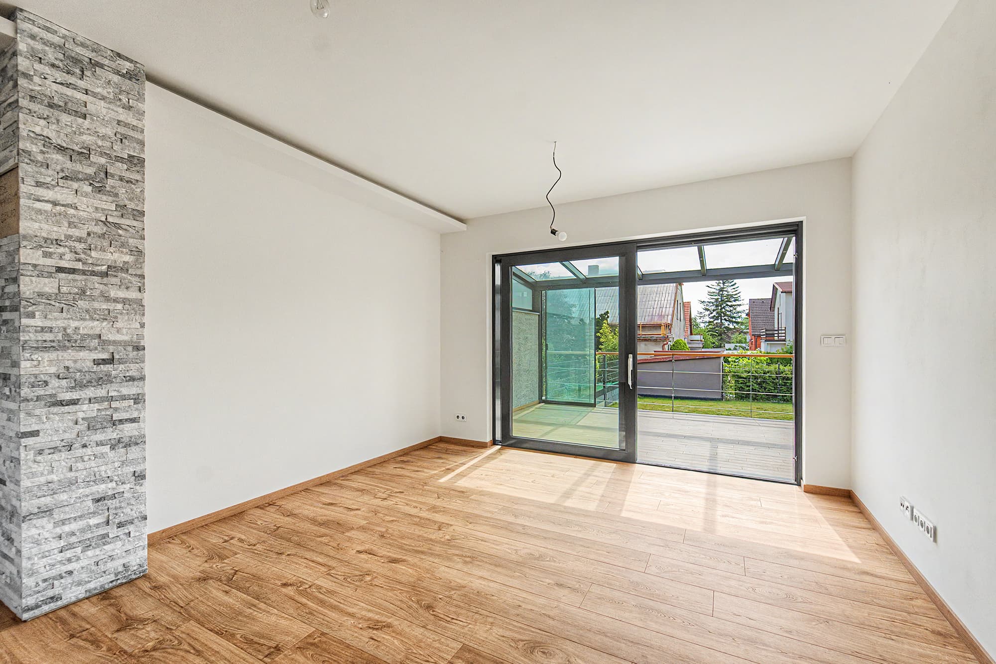 Living room with a natural-stone chimney and an HS door to the terrace